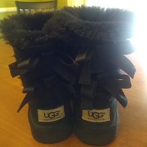 ❄️Snow Day SALE❄️Black Fuzzy Ugg Boots with Bows